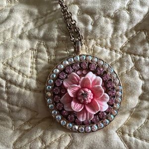 Tarina Tarantino flower necklace